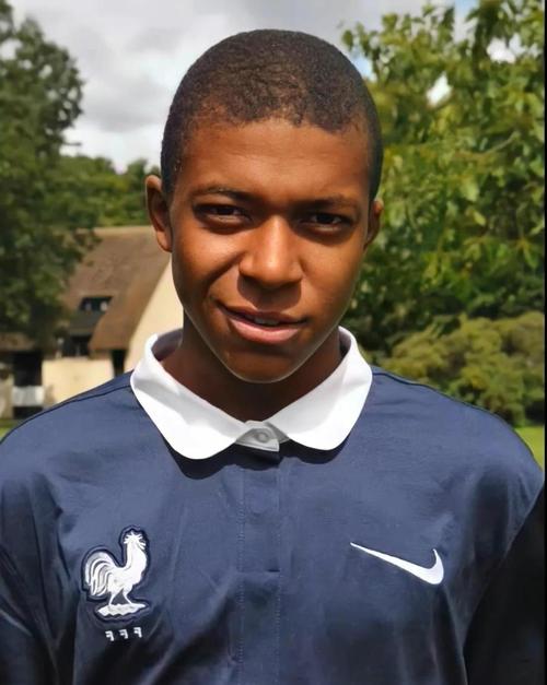 羽毛球世锦赛冠军石宇奇助力CAC2025！请于今日12点前完成优先购票认证