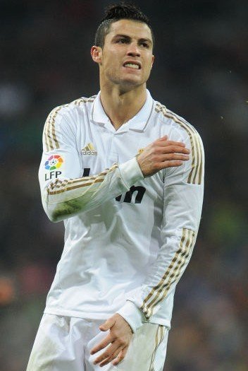 雄鹿客场连胜 内线统治力显现