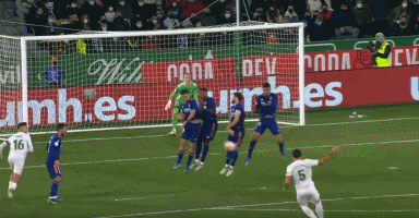 连续2场0分！单场25+15神塔变废塔 主教练未用好他？